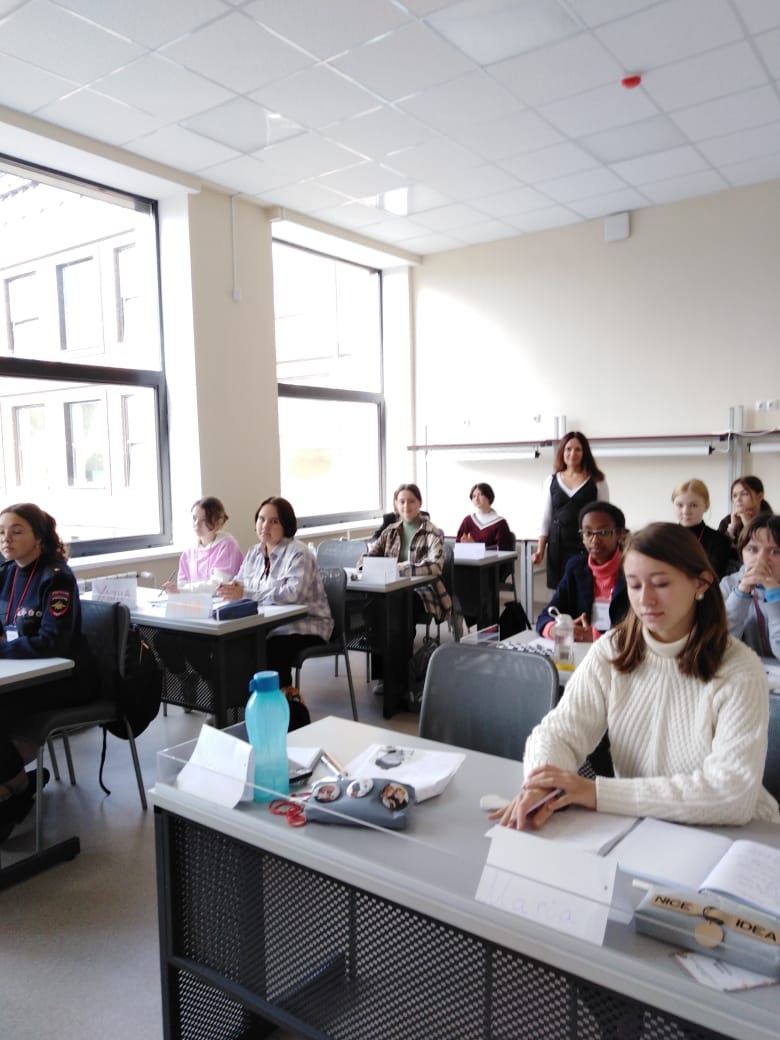 Участие преподавателей кафедры в профильной лингвистической смене в центре «Ключевский»